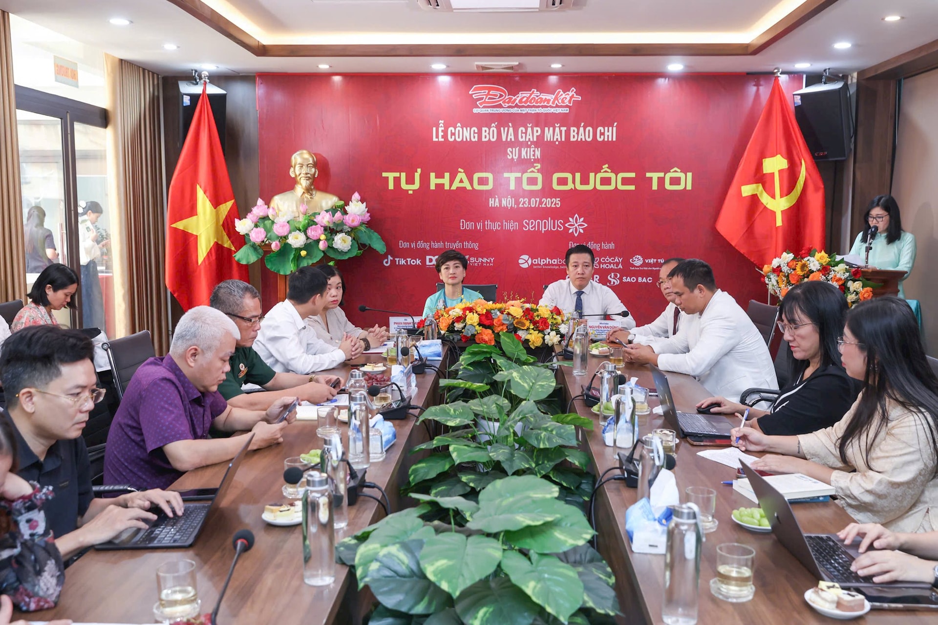 Khởi động cuộc thi sáng tác “Viết tiếp câu chuyện tự hào”