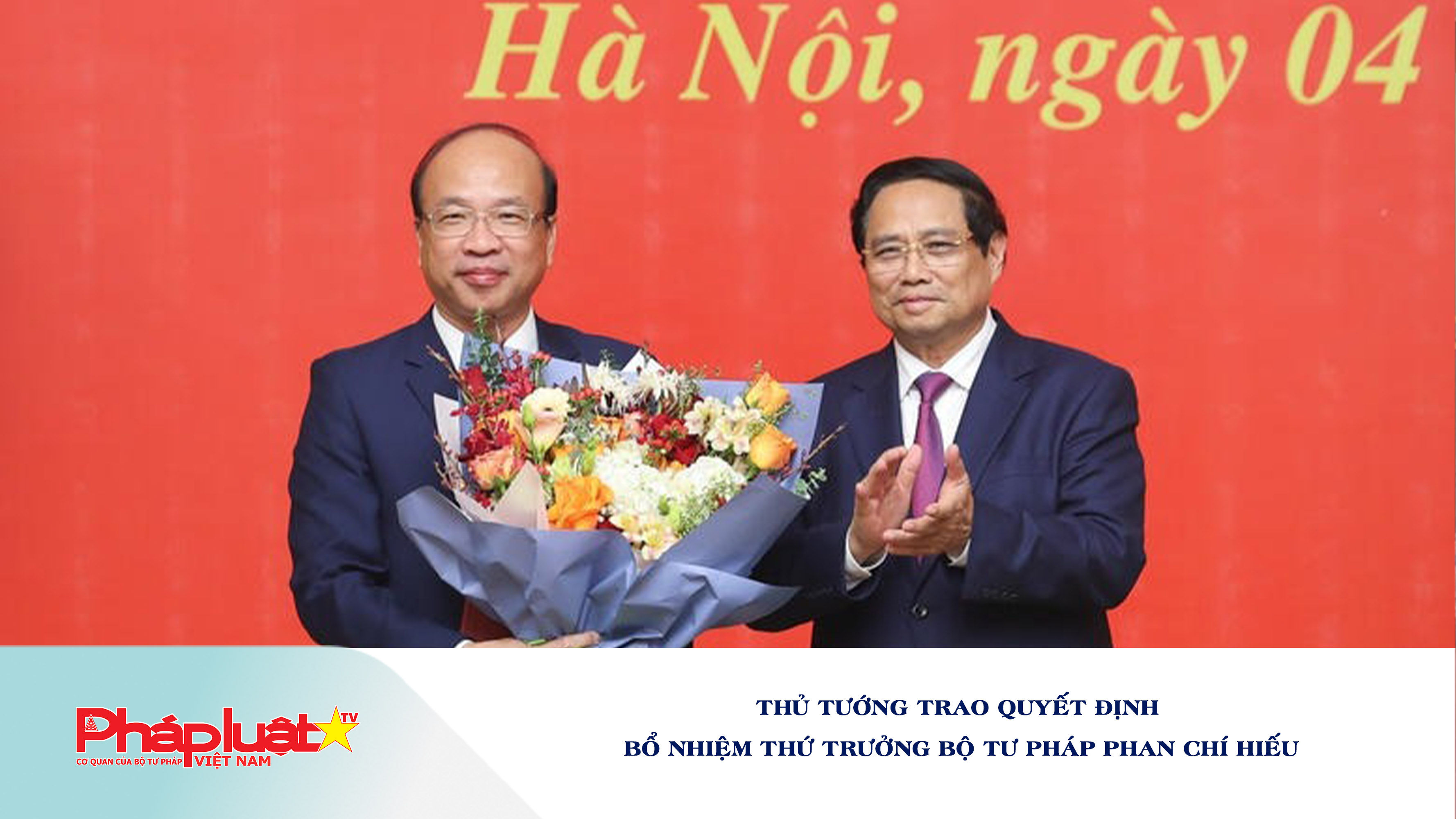 Thủ tướng trao Quyết định bổ nhiệm Thứ trưởng Bộ Tư pháp Phan Chí Hiếu