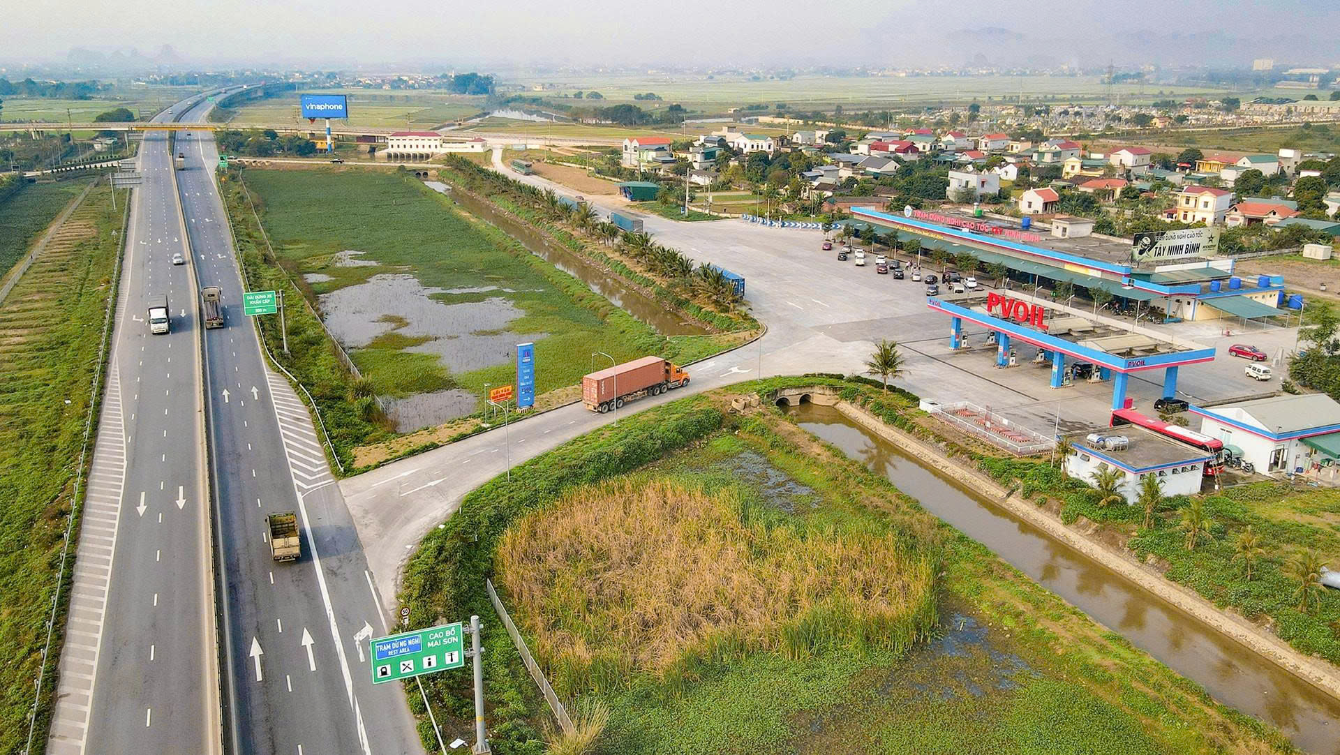 Bản tin Đầu tư công ngày 21/11/2025: Nhiều trạm dừng nghỉ cao tốc Bắc – Nam nguy cơ không hoàn thành trong 2025