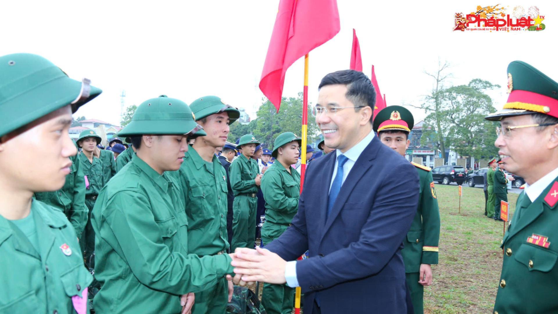 Thanh niên xứ Thanh hăng hái lên đường nhập ngũ