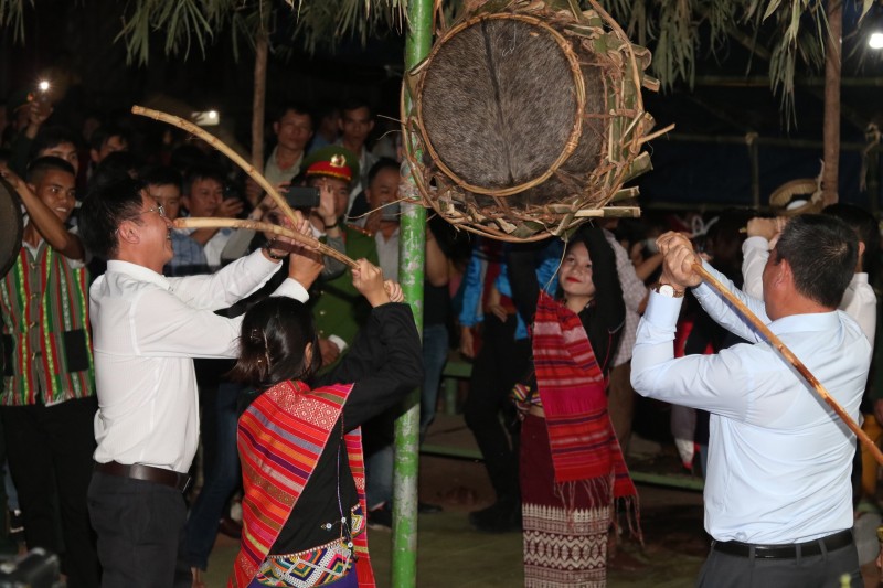 Lễ hội Đập trống của người Ma Coong – Đêm hẹn ước giữa đại ngàn Trường Sơn