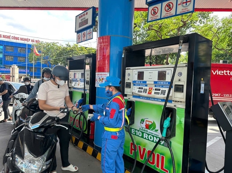 BizNews ngày 3/7/2026: Kéo dài thời gian giảm thuế với xăng dầu, nhiên liệu bay đến 30/9/2026