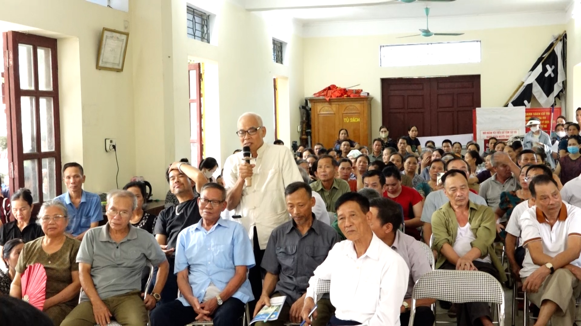 Lắng nghe ý kiến người dân về bồi thường, tái định cư sân bay Gia Bình