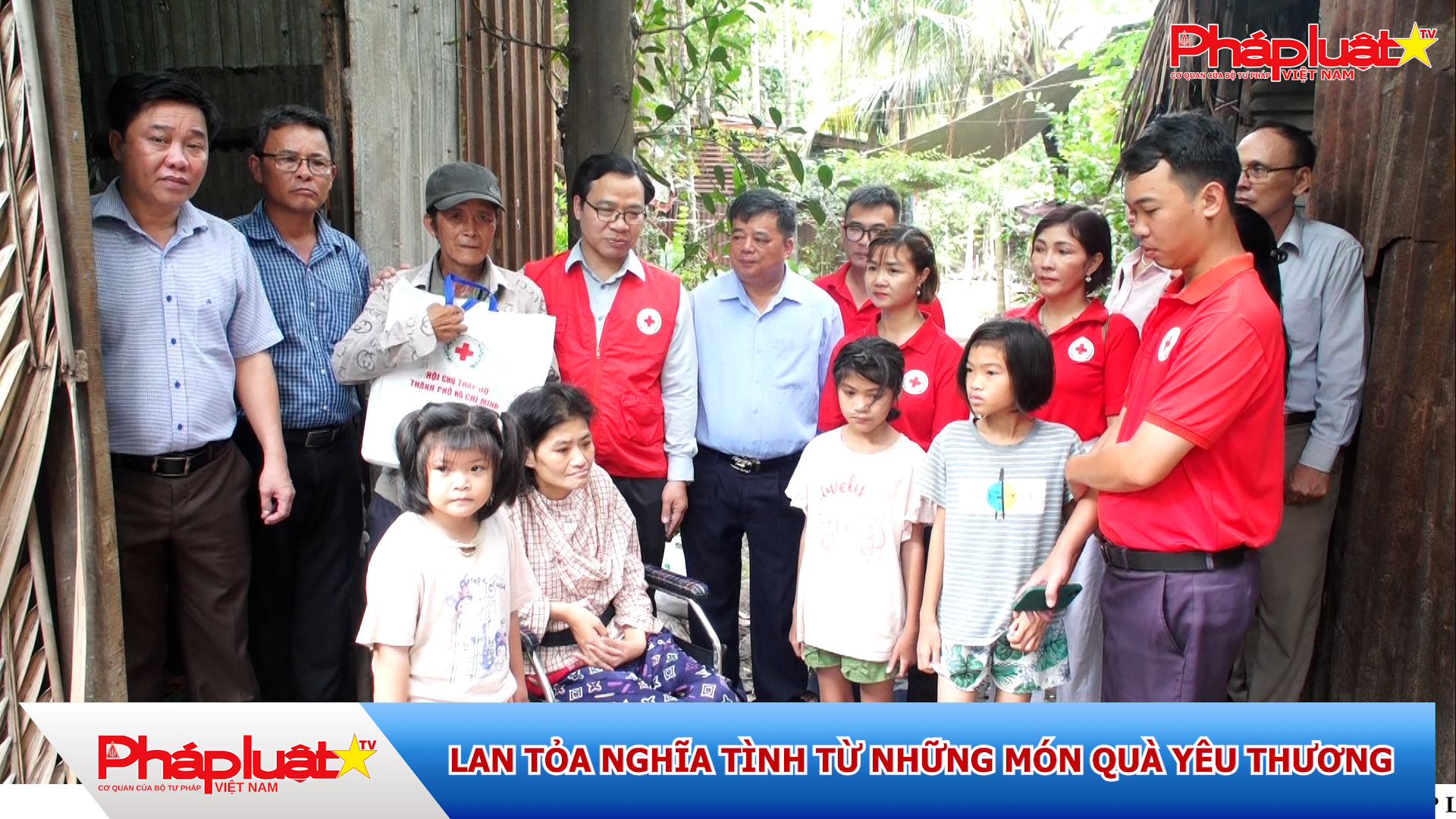 Lan tỏa nghĩa tình từ những món quà yêu thương