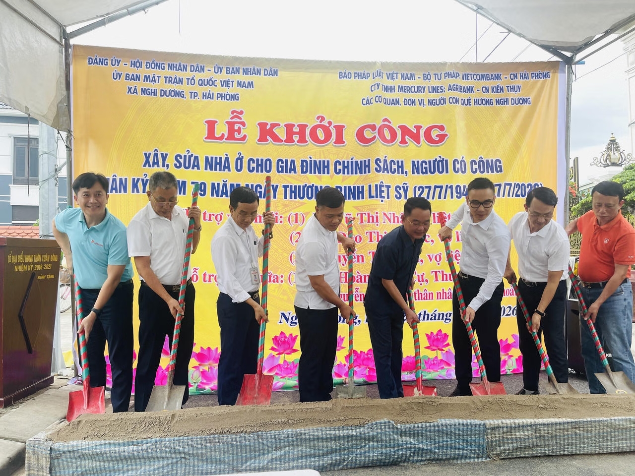 Báo Pháp luật Việt Nam cùng các nhà hảo tâm khởi công xây, sửa 5 nhà tình nghĩa tại Hải Phòng