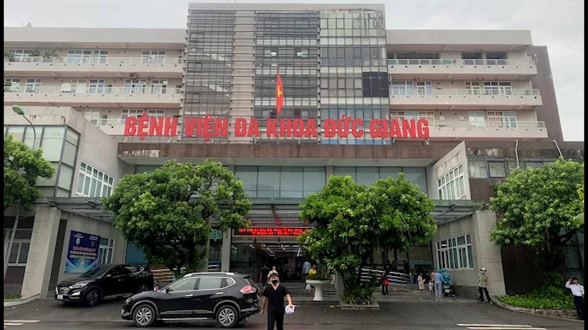 Hai nữ sinh Livestream chửi thề không phải nhân viên của Bệnh viện Đa khoa Đức Giang