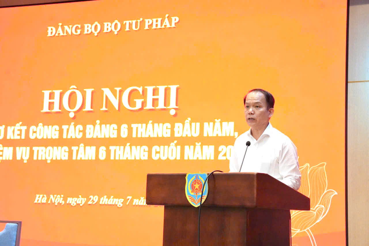 Bộ trưởng Hoàng Thanh Tùng: Xây dựng Đảng bộ Bộ Tư pháp trong sạch, vững mạnh, hoàn thành thắng lợi nhiệm vụ năm 2026