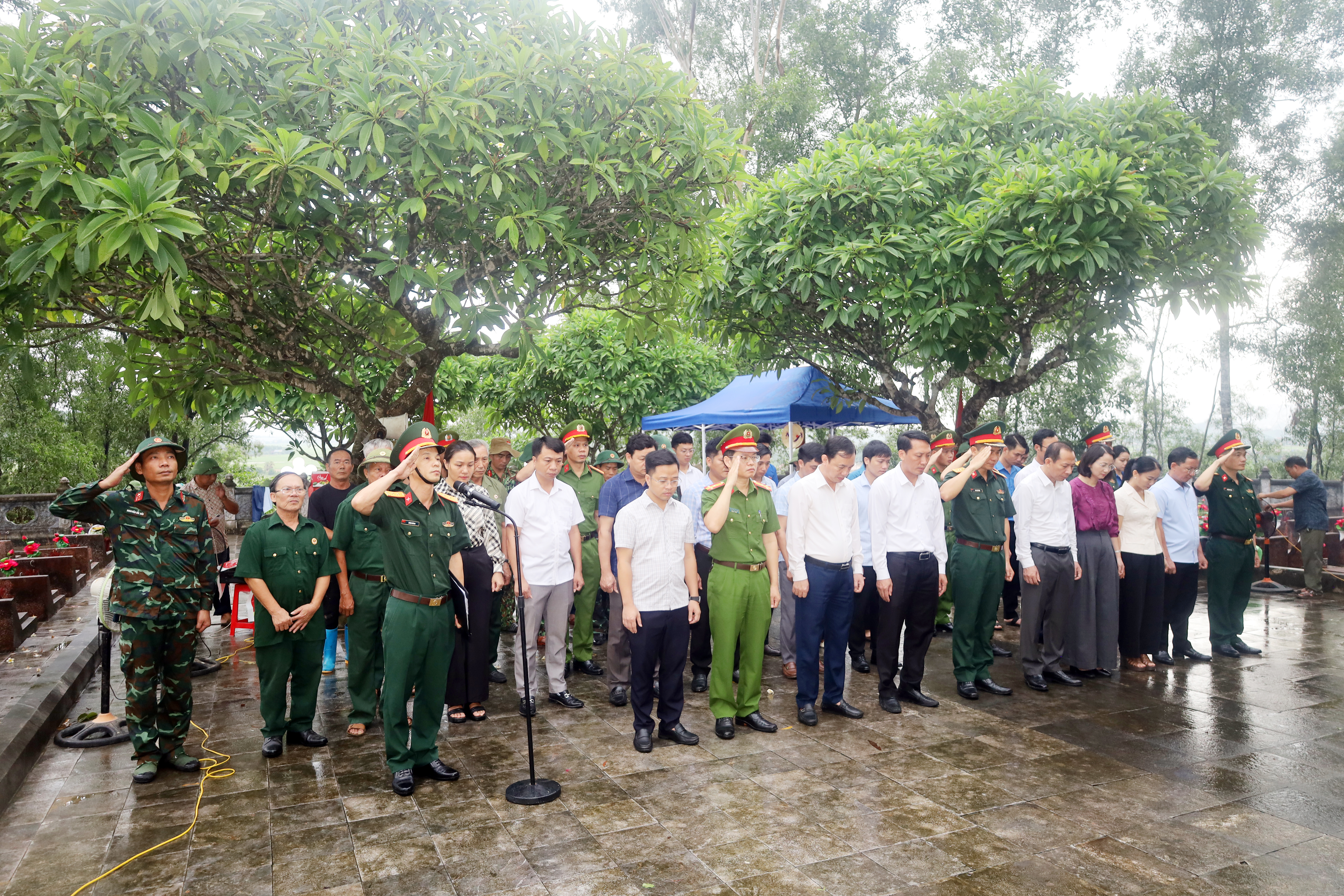 Thanh Hóa: Thu thập mẫu sinh phẩm ADN 13 phần mộ liệt sĩ chưa xác định danh tính tại nghĩa trang Liệt sĩ Nông Công