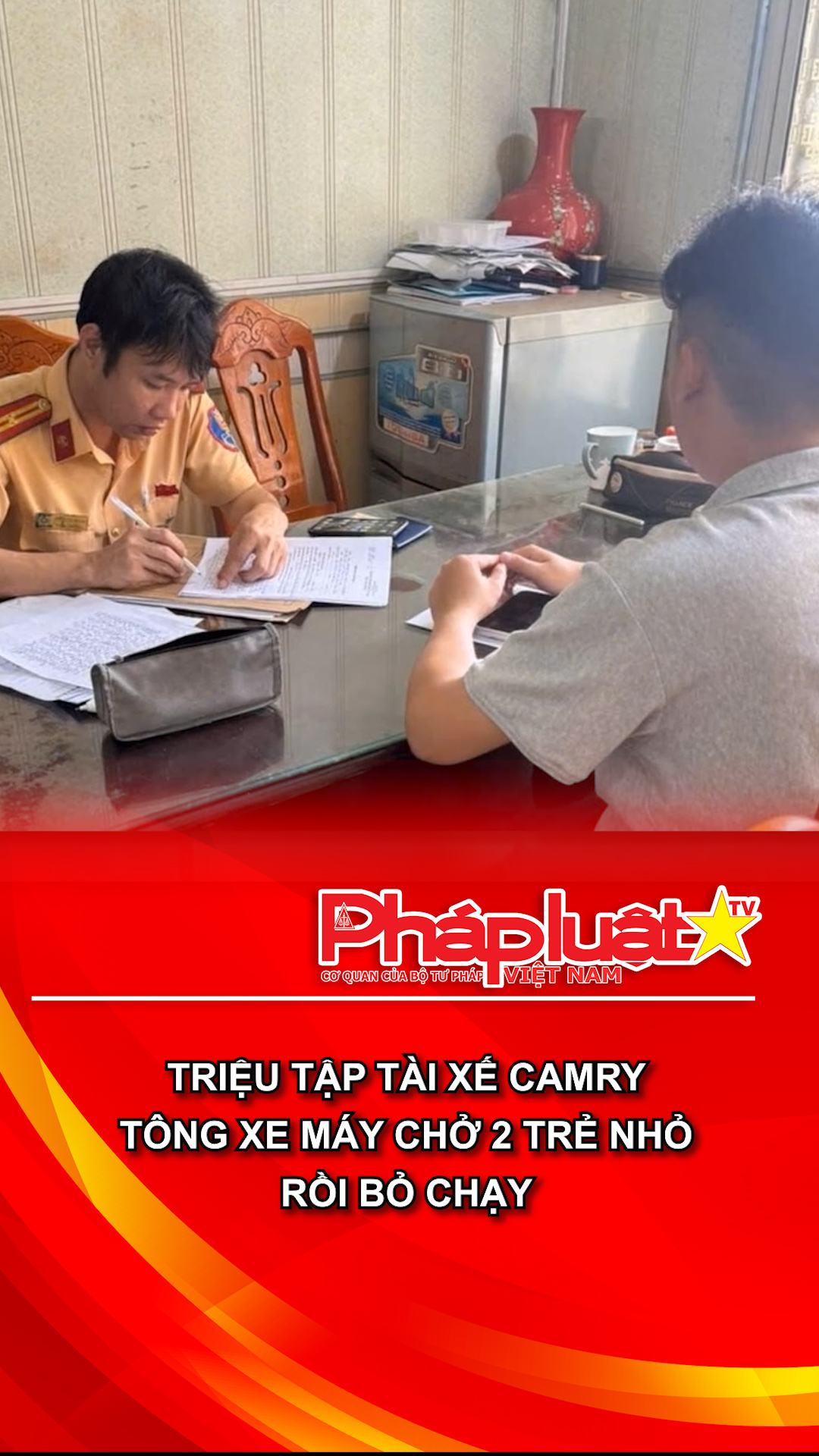 Triệu tập tài xế Camry tông xe máy chở 2 trẻ nhỏ rồi bỏ chạy
