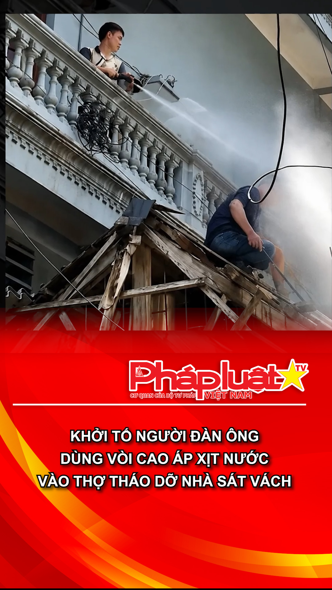 Khởi tố người đàn ông dùng vòi cao áp xịt nước vào thợ tháo dỡ nhà sát vách