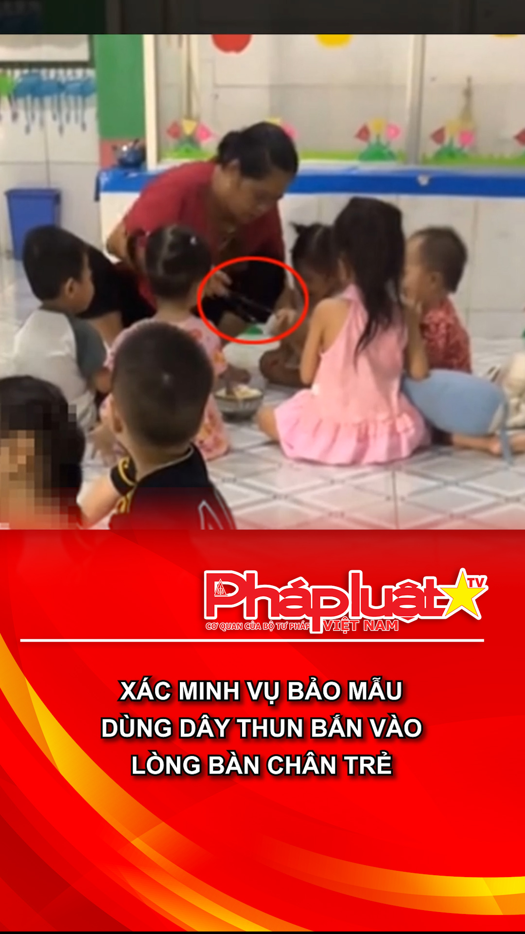 Xác minh vụ bảo mẫu dùng dây thun bắn vào lòng bàn chân trẻ
