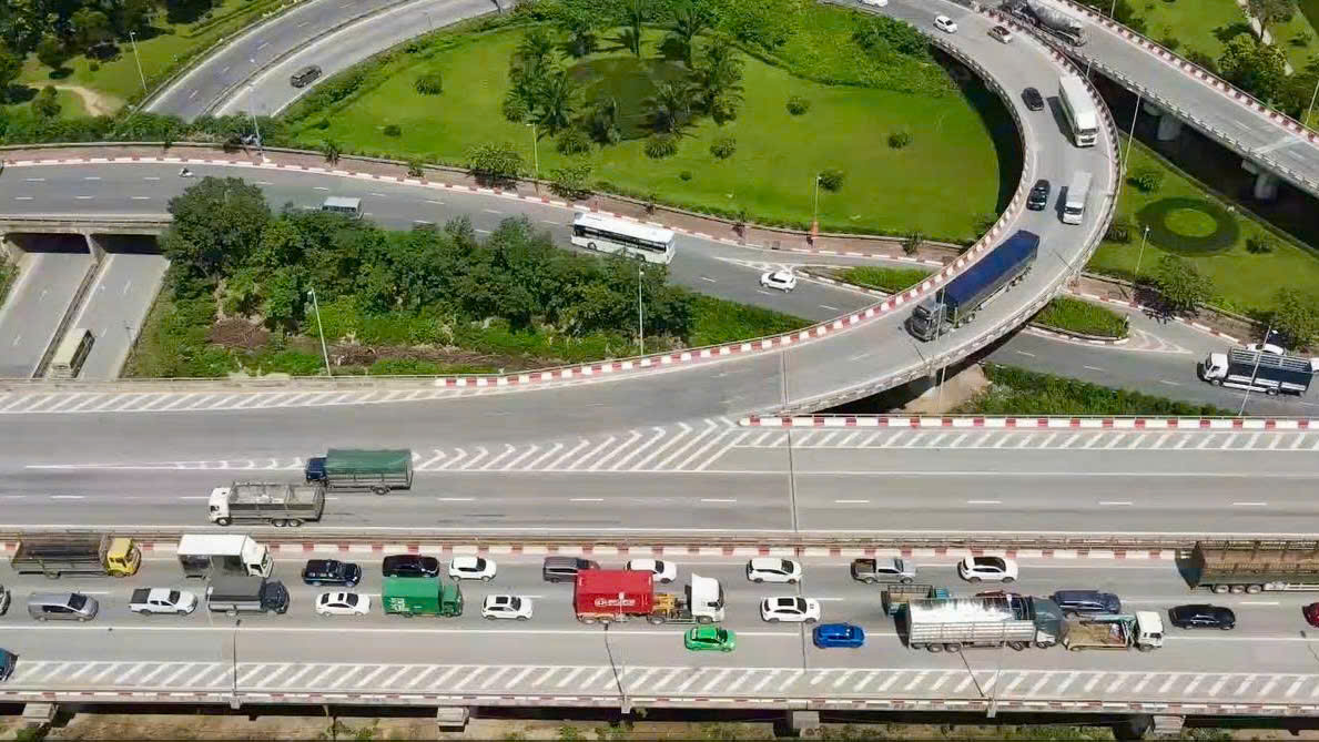 Đề xuất thí điểm làn vượt xe trên 2 tuyến cao tốc