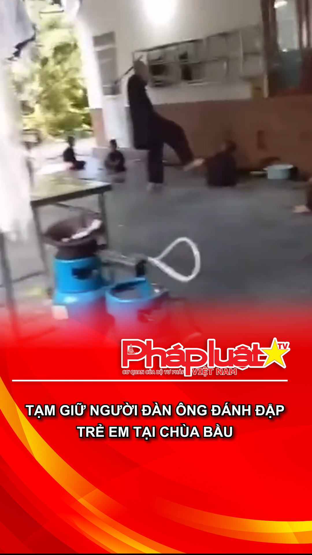 Tạm giữ người đàn ông đánh đập trẻ em tại chùa Bầu


