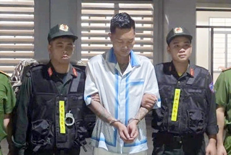 Bất ngờ lai lịch vị chủ tịch vừa bị bắt tạm giam cùng Huấn Hoa Hồng