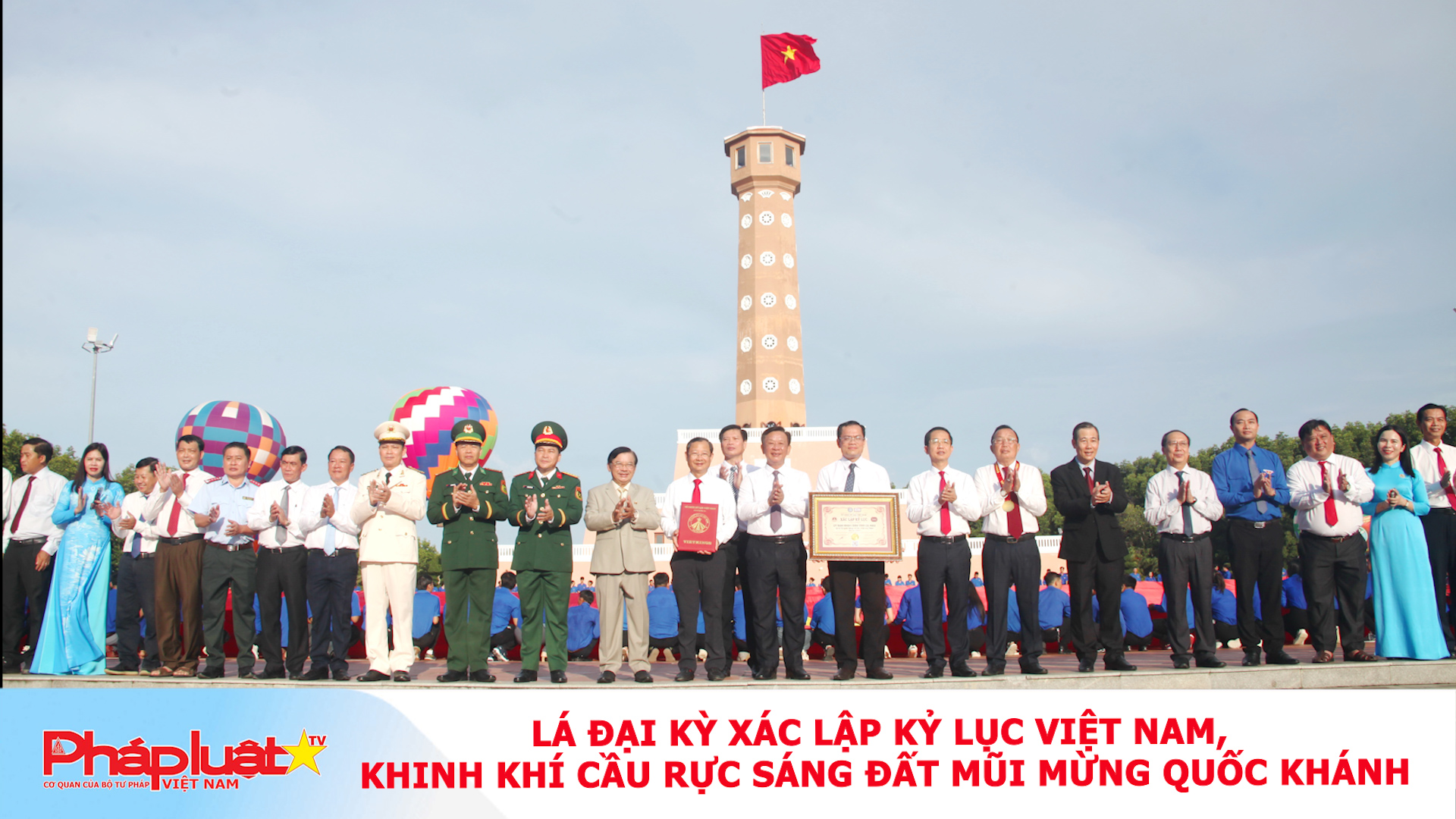 Lá Đại kỳ xác lập Kỷ lục Việt Nam, khinh khí cầu rực sáng Đất Mũi mừng Quốc khánh
