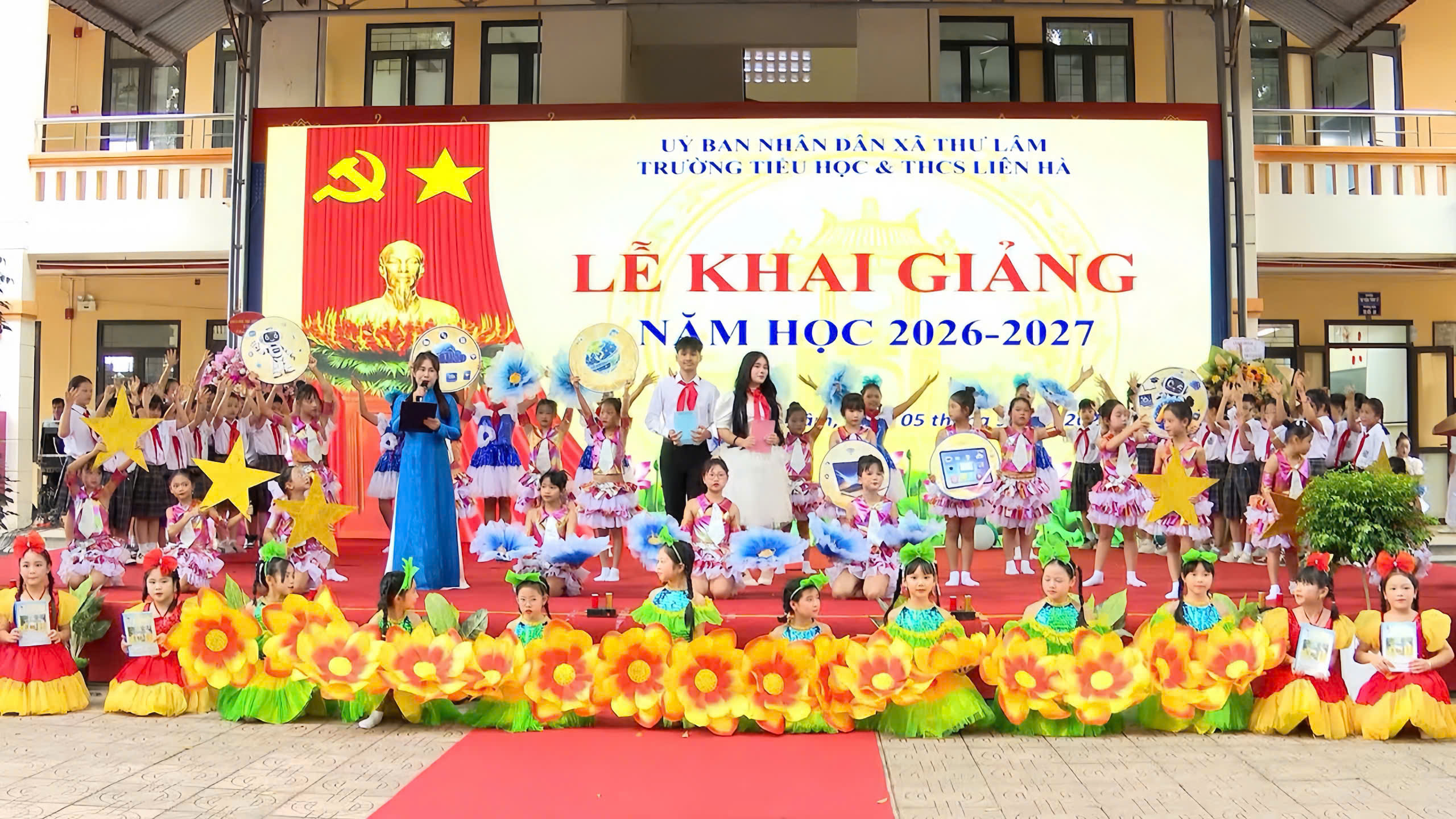 Thầy trò Trường Tiểu học và THCS Liên Hà rộn ràng đón năm học mới
