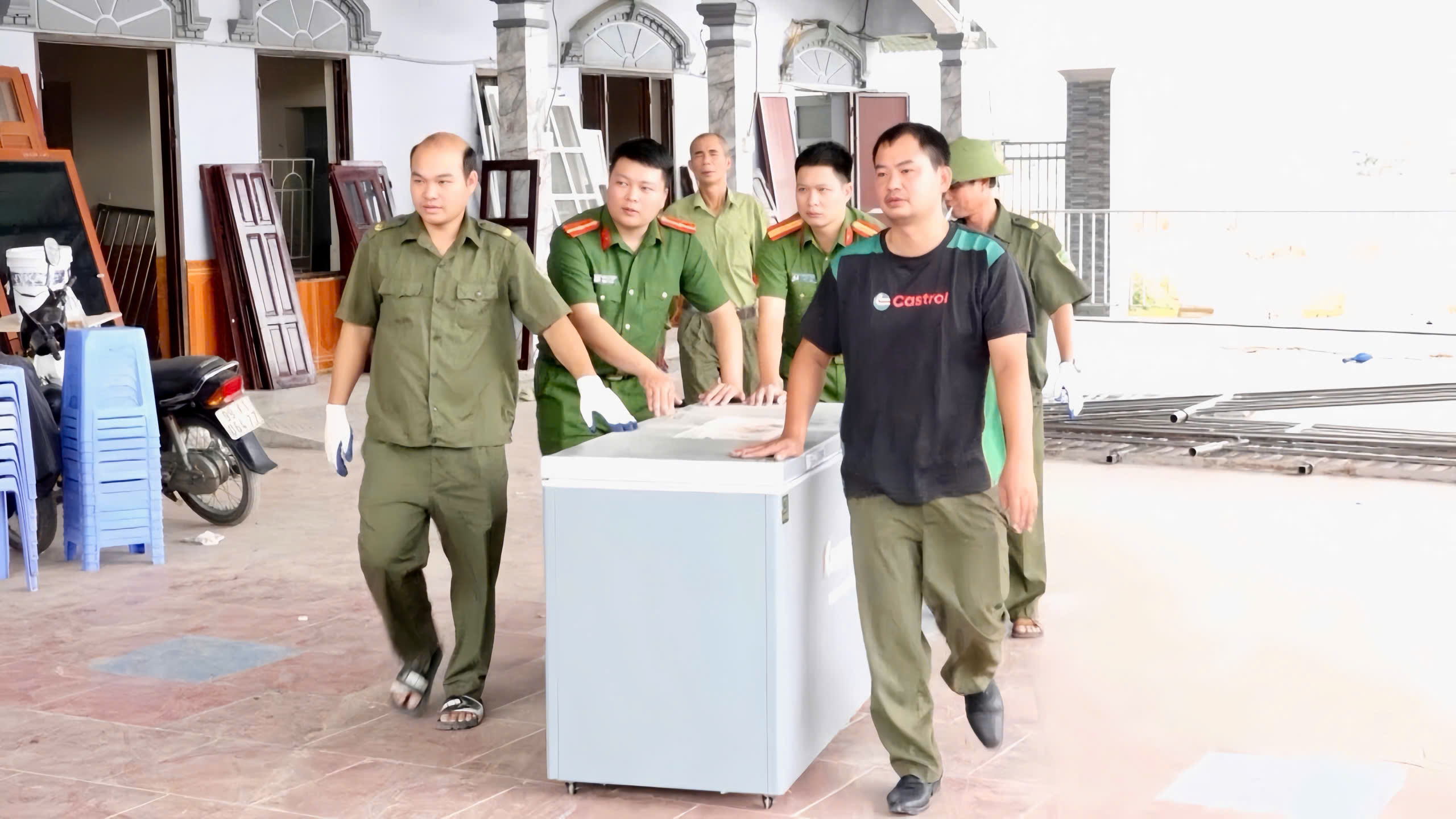 Chung tay đưa 46 em nhỏ Nhà tình thương Hương La đến nơi ở tạm cư
