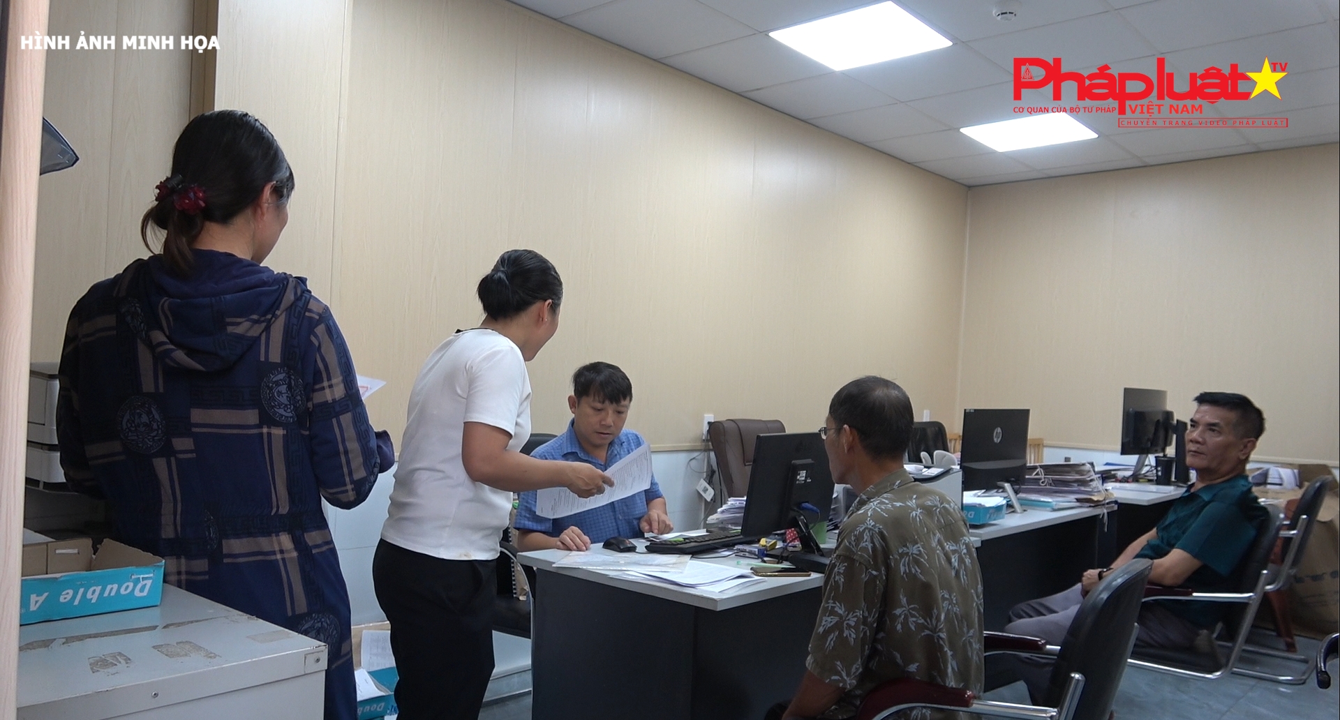 Viên chức nghỉ ốm dài ngày có thuộc diện tinh giản biên chế hay không?