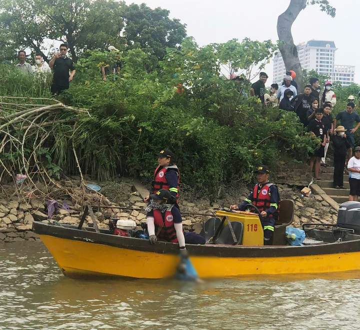 Điểm tin ngày 15/9: Thông tin về thi thể trẻ sơ sinh nổi trên sông Trà Lý khi tìm kiếm Trung tá Trần Văn Tùng