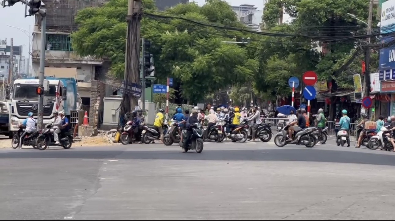 Bản tin An toàn giao thông số 414: Hà Nội phân luồng giao thông đường La Thành để thi công Vành đai 1