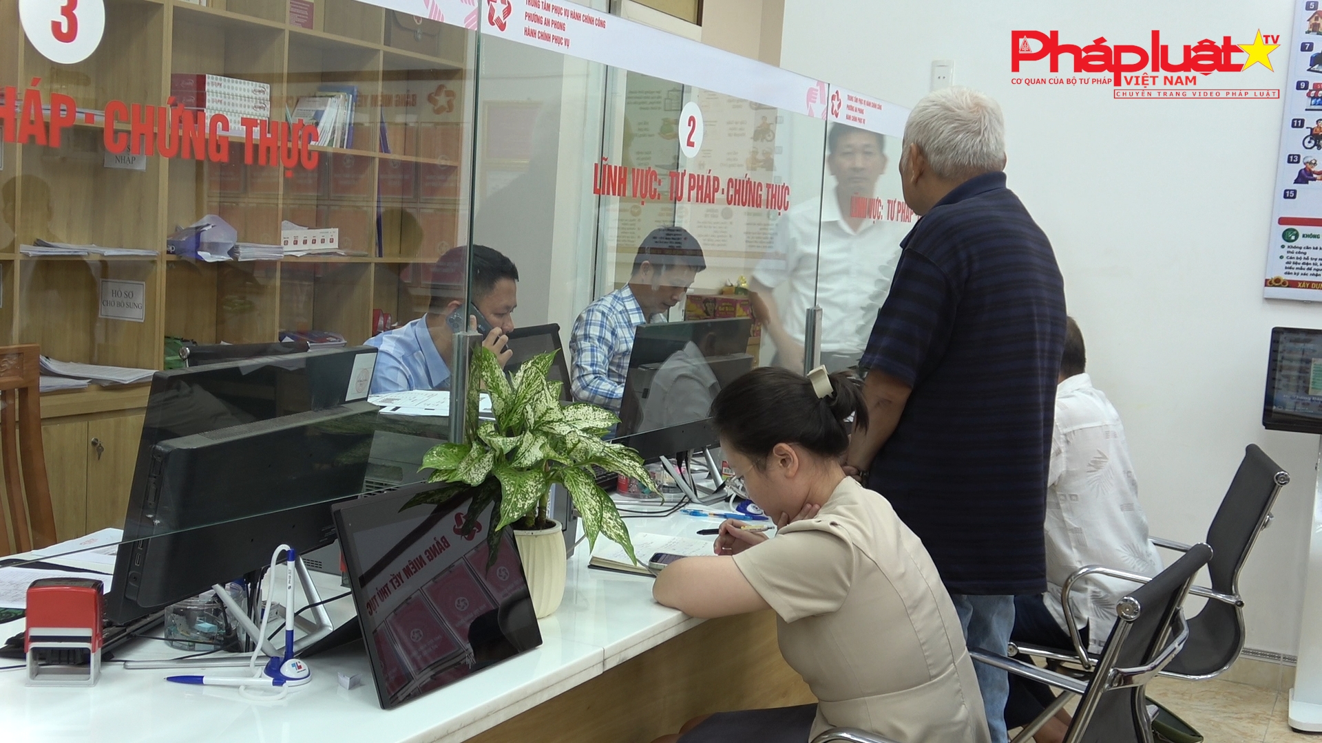 Chính phủ yêu cầu thực hiện quy định công chứng khi chuyển nhượng quyền sử dụng đất