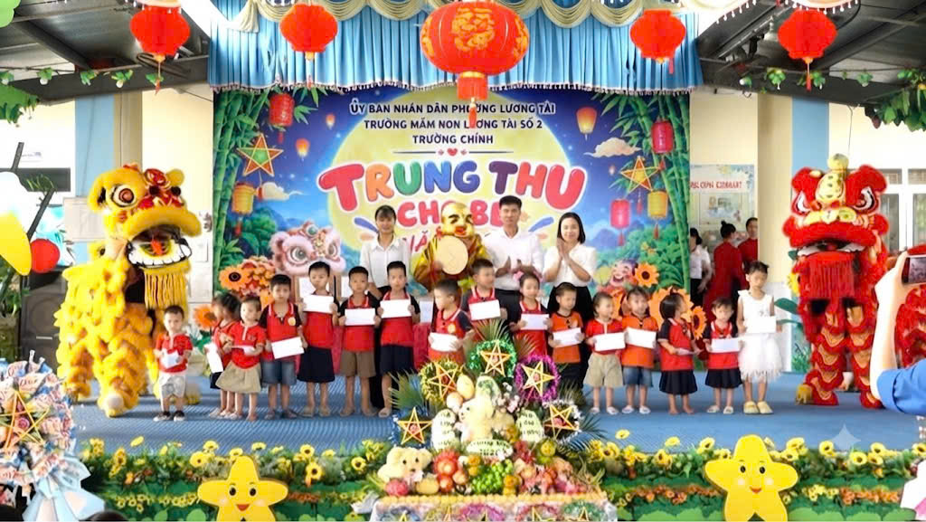 Ấm áp đêm hội “Trung thu cho bé” tại Trường Mầm non Lương Tài số 2, Bắc Ninh