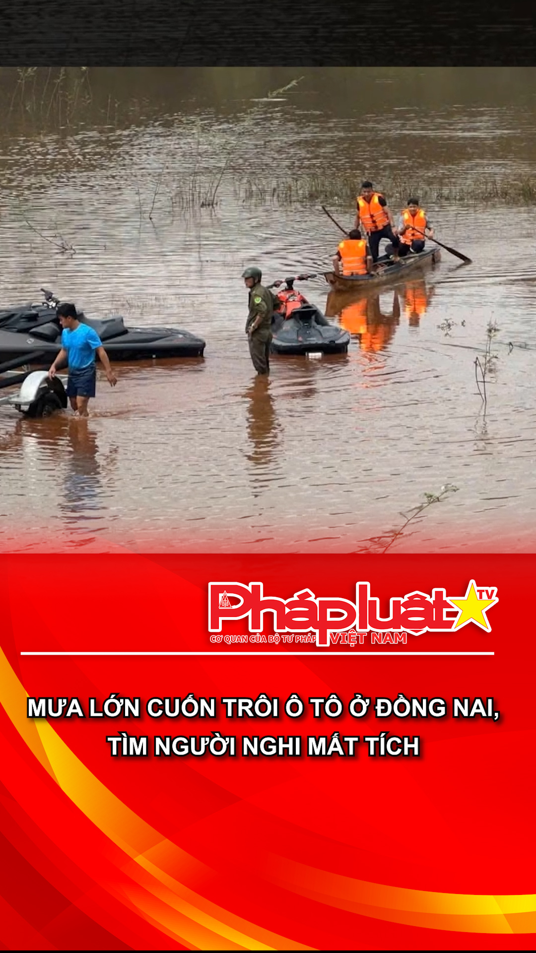  Mưa lớn cuốn trôi ô tô ở Đồng Nai, tìm người nghi mất tích
