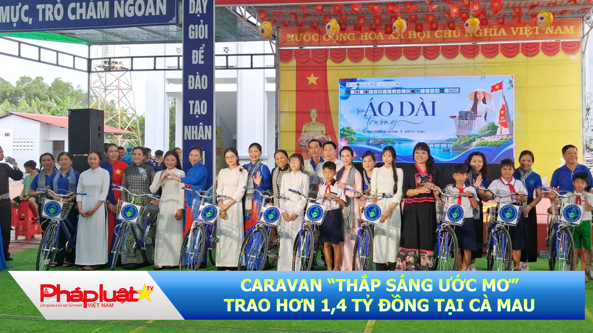 Caravan “Thắp sáng Ước mơ” trao hơn 1,4 tỷ đồng tại Cà Mau