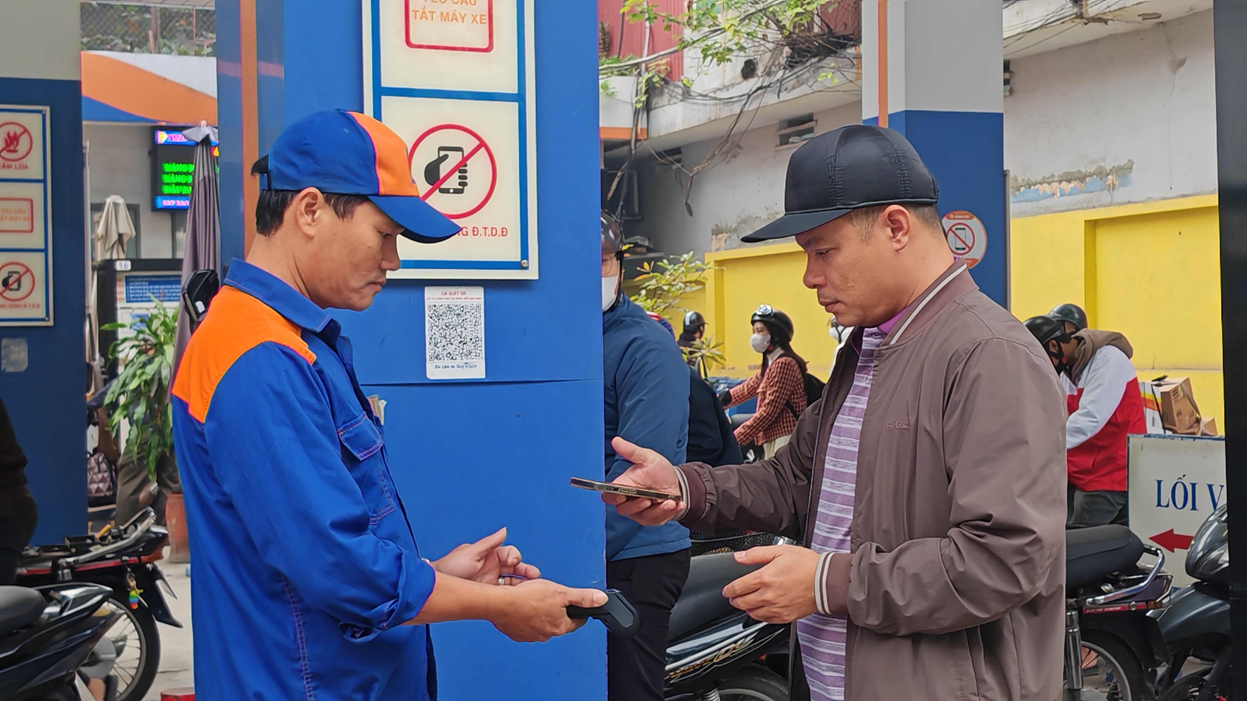 Đề xuất kéo dài thời hạn áp dụng ưu đãi thuế với xăng, dầu