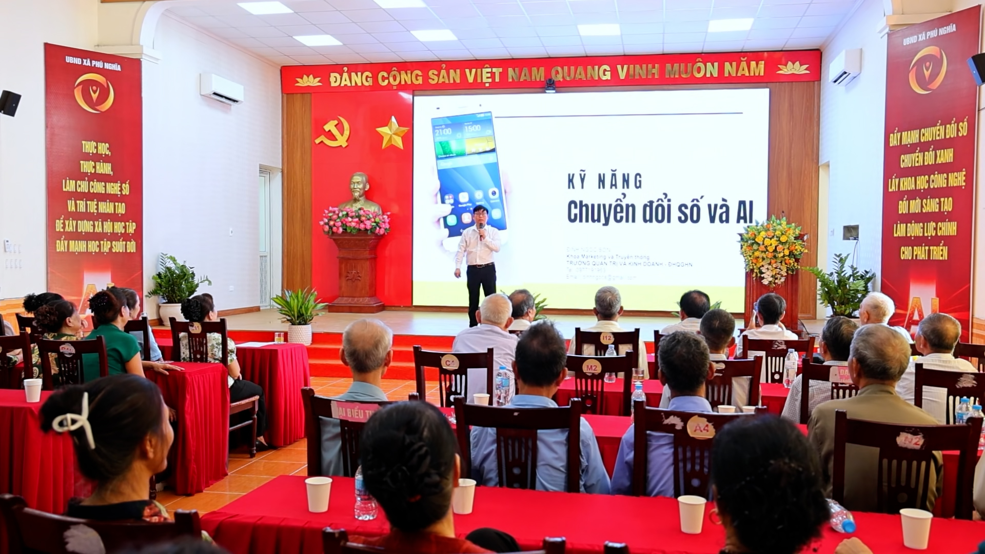 Hà Nội: Xã Phú Nghĩa đẩy mạnh học tập suốt đời, tập huấn kỹ năng số cho người cao tuổi