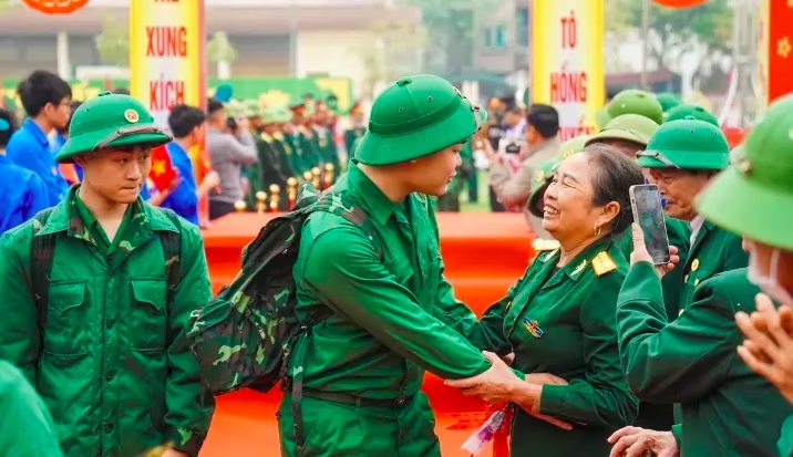 Nhịp cầu bạn đọc: Quy định về tạm hoãn gọi nhập ngũ đối với công dân đủ 18 tuổi đang học lớp 10 tại TTGDNN và Giáo dục TT