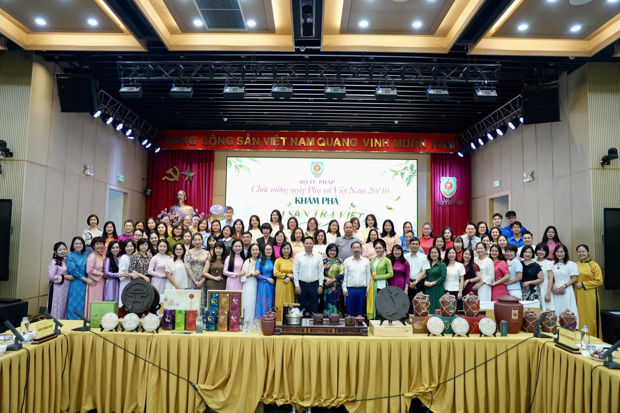 Bộ Tư pháp gặp mặt, tôn vinh nữ cán bộ, công chức, viên chức, người lao động nhân Ngày Phụ nữ Việt Nam 20/10