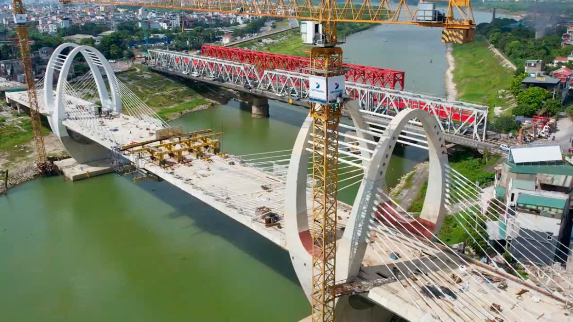 Bản tin Đầu tư công ngày 23/10: Cầu Đuống mới tăng tốc hoàn thiện, hướng tới thông xe cuối năm 2026