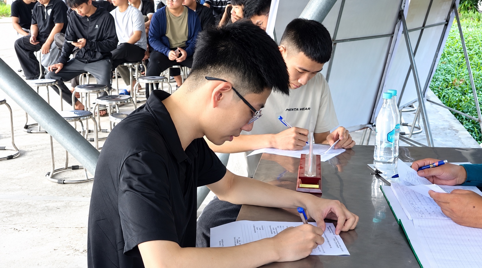Viết đơn tình nguyện nhập ngũ, trách nhiệm và vinh dự