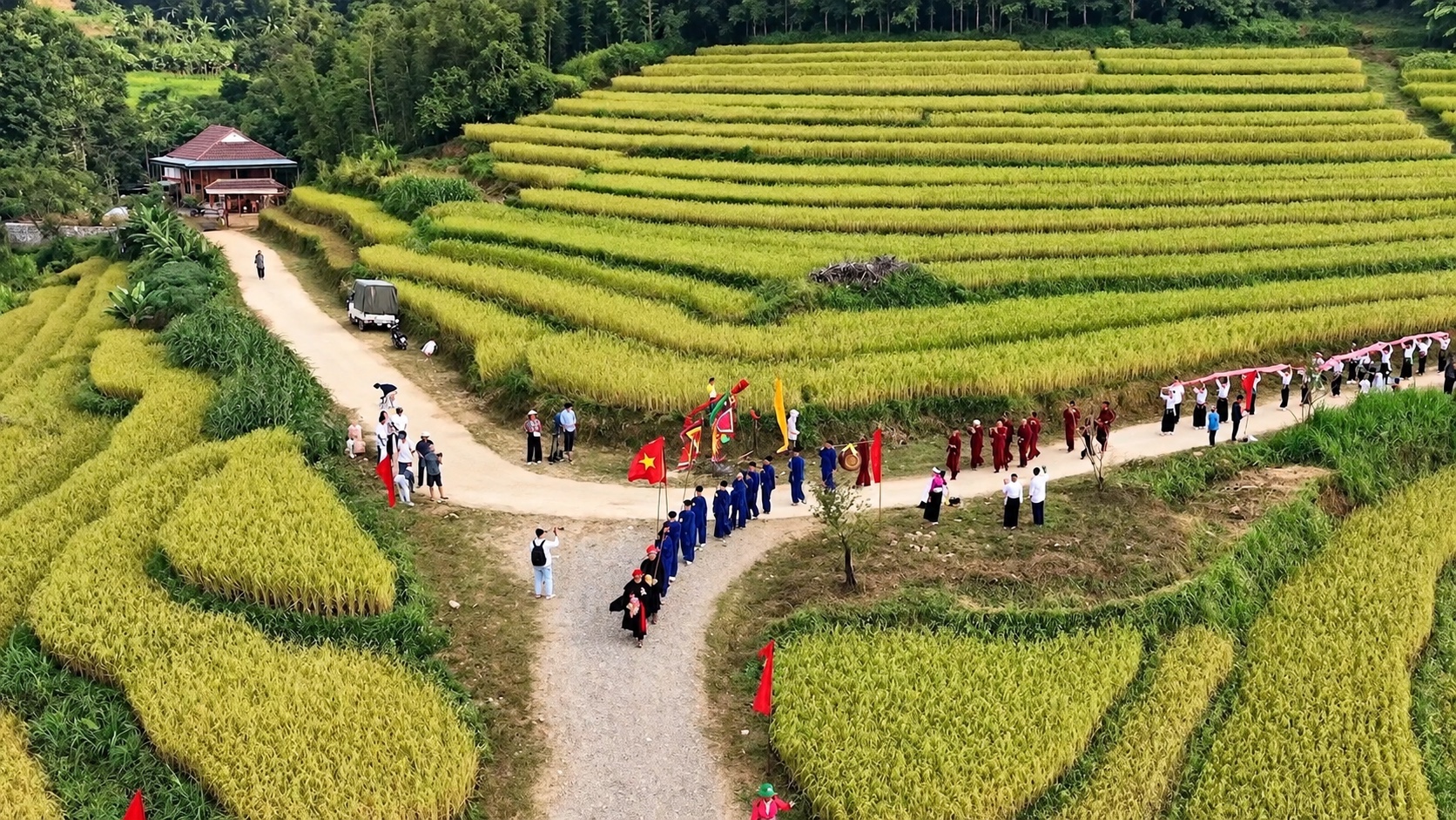 Lan tỏa sắc màu văn hóa Mường từ Lễ hội Ruộng bậc thang Miền Đồi