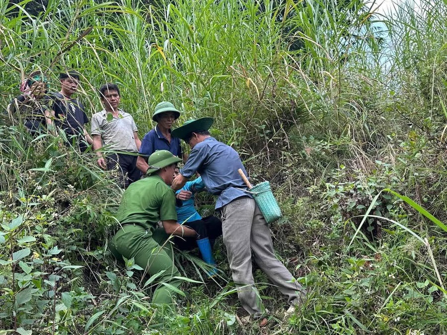 Người phụ nữ mất liên lạc 6 ngày được tìm thấy trong hang đá ở Cao Bằng