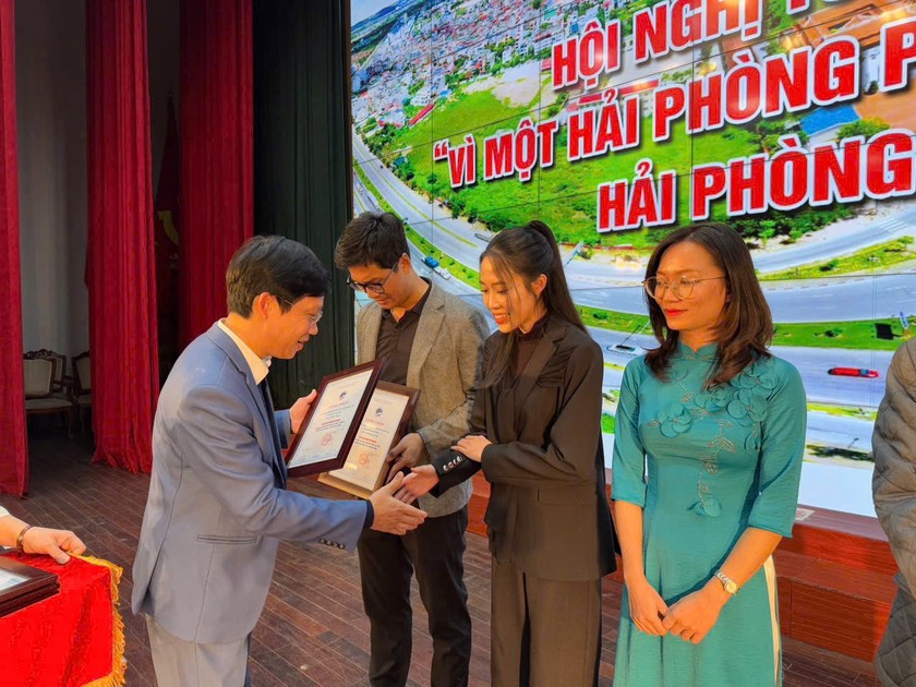 a3-pv-bui-thuy-linh-bao-phap-luat-viet-nam-nhan-giai-bao-chi-vi-mot-hai-phong-phat-trien-5008