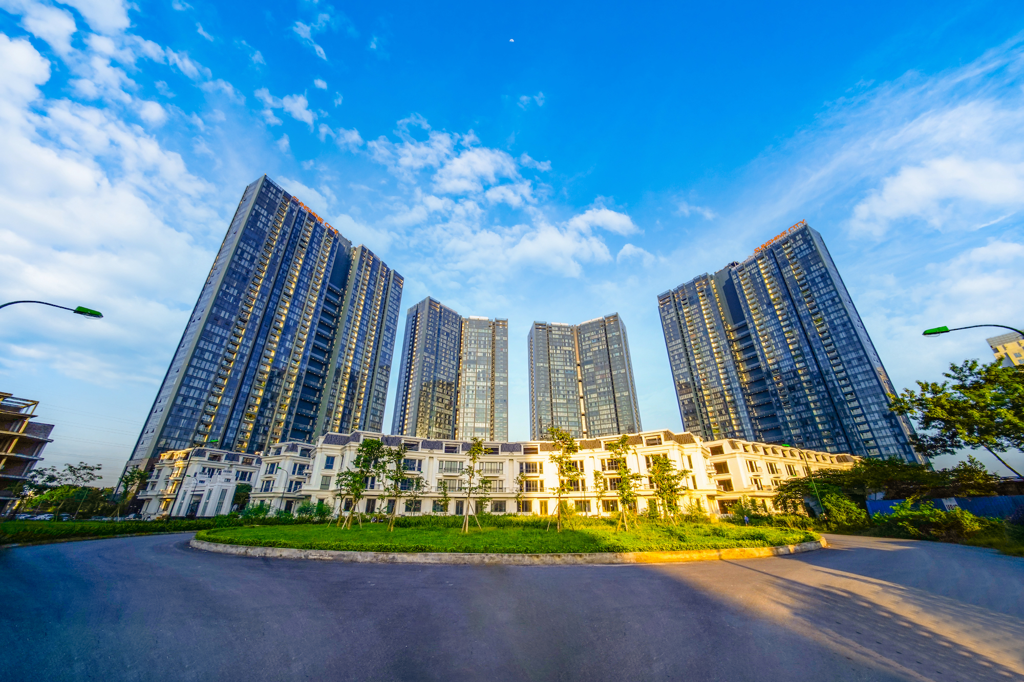 Sunshine City  - Tổ hợp căn hộ cao cấp quy mô lớn bậc nhất khu đô thị Ciputra. 